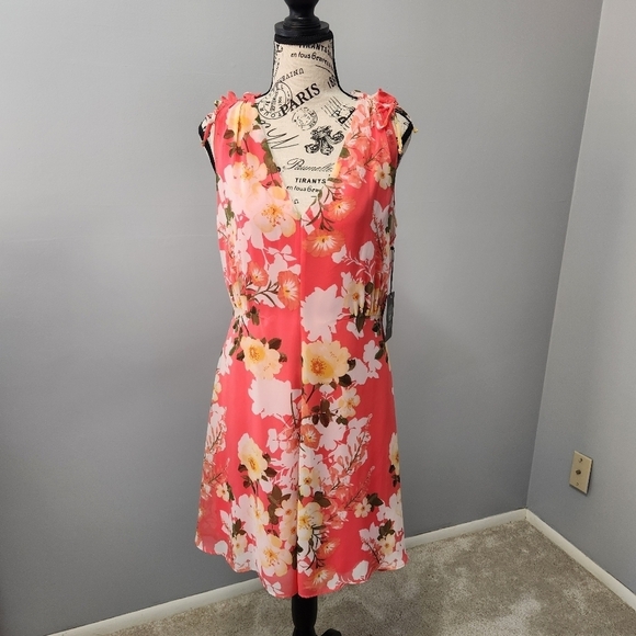 Vince Camuto Sleeveless Floral Chiffon V-Neck Fit & Flare Dress Size 6 NWT - Picture 4 of 12